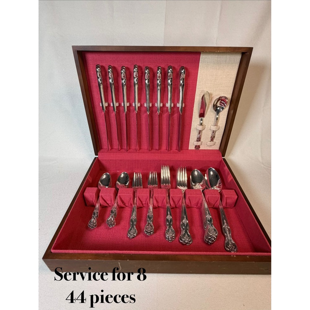 Vtg Rogers and‎ Bro IS Flatware Set Service for 8 ORIGINAL ROGERS
Floral Pattern